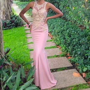 I’m selling my prom dress